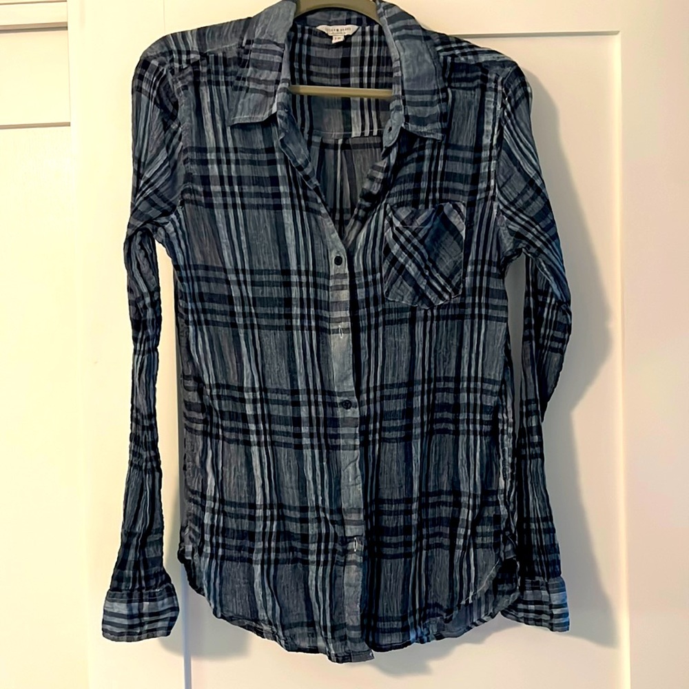Gauze type sheer material, this blouse is so beautiful and light weight.